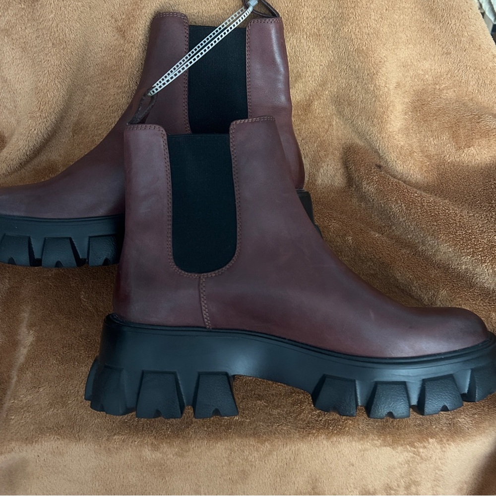 Gianni Bini (New) Brown Leather Chelsea Boots Sz 9.5M - Picture 2 of 7